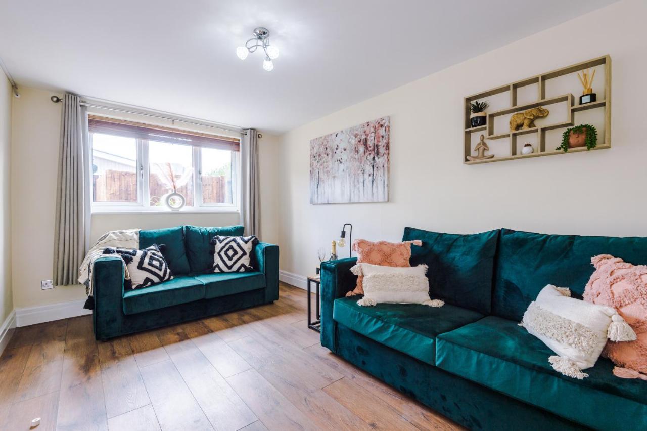 Charming 3-Bed Cottage In Chester, Ideal For Families & Workers, Free Parking - Sleeps 7 エクステリア 写真