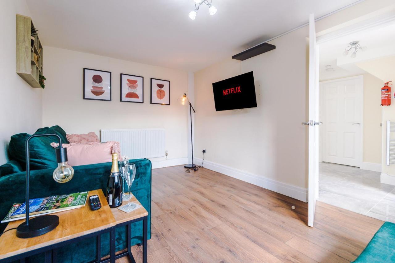 Charming 3-Bed Cottage In Chester, Ideal For Families & Workers, Free Parking - Sleeps 7 エクステリア 写真
