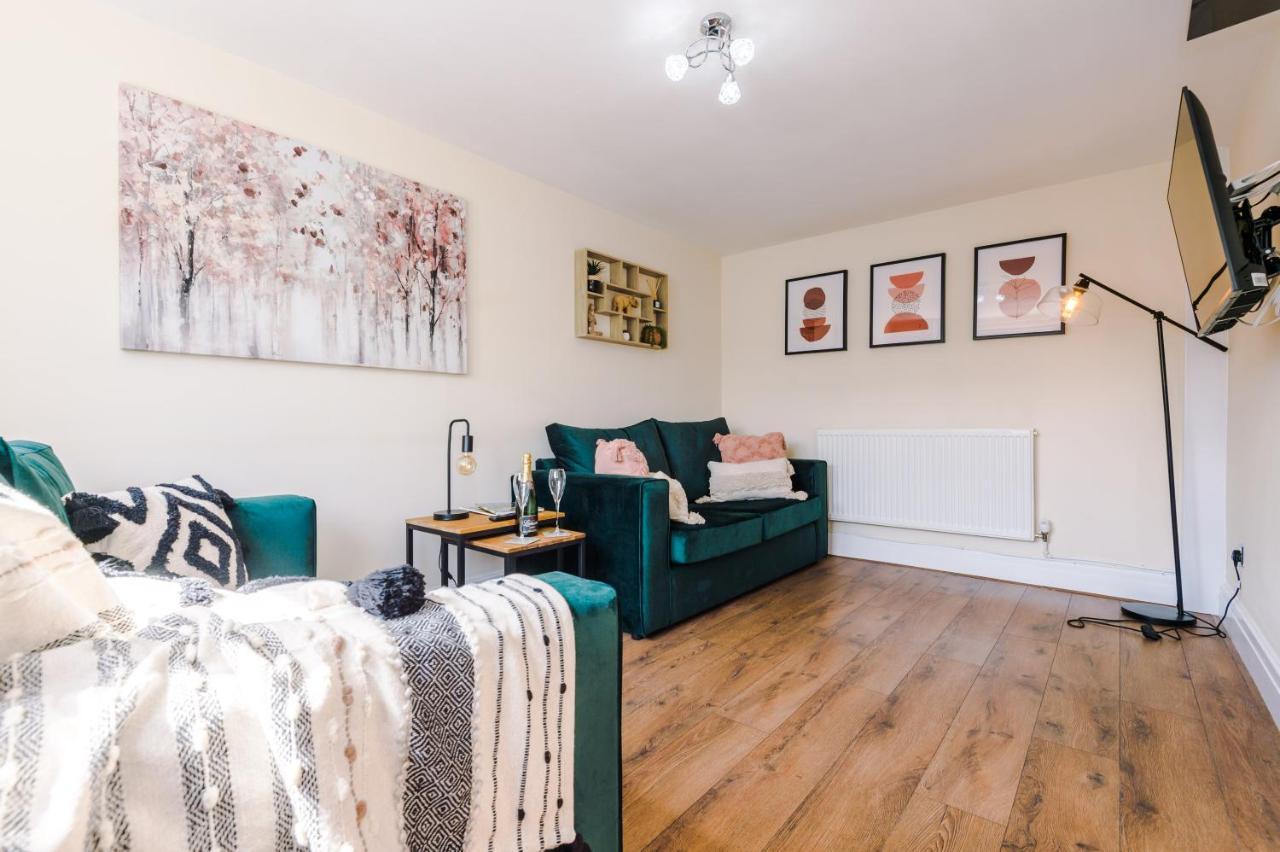 Charming 3-Bed Cottage In Chester, Ideal For Families & Workers, Free Parking - Sleeps 7 エクステリア 写真