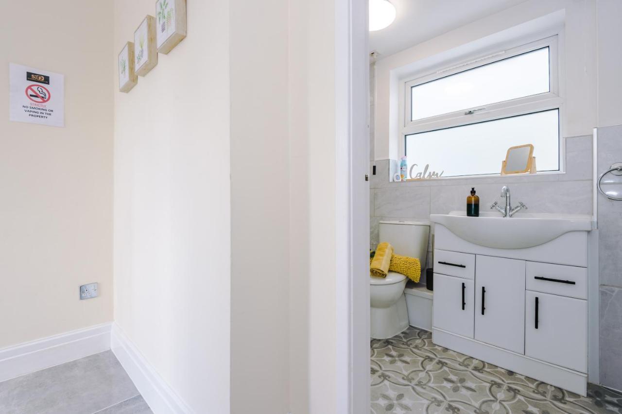 Charming 3-Bed Cottage In Chester, Ideal For Families & Workers, Free Parking - Sleeps 7 エクステリア 写真