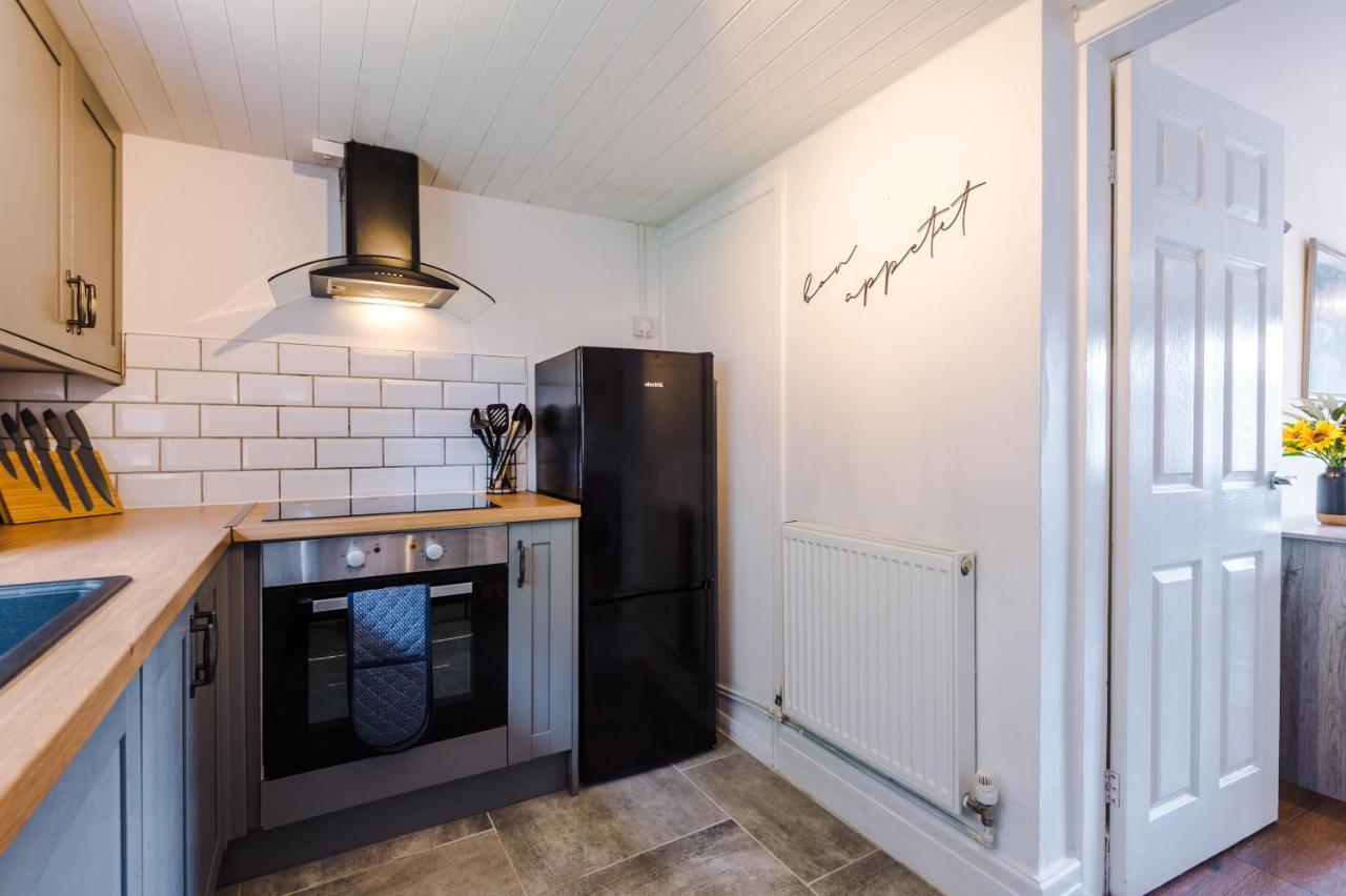 Charming 3-Bed Cottage In Chester, Ideal For Families & Workers, Free Parking - Sleeps 7 エクステリア 写真