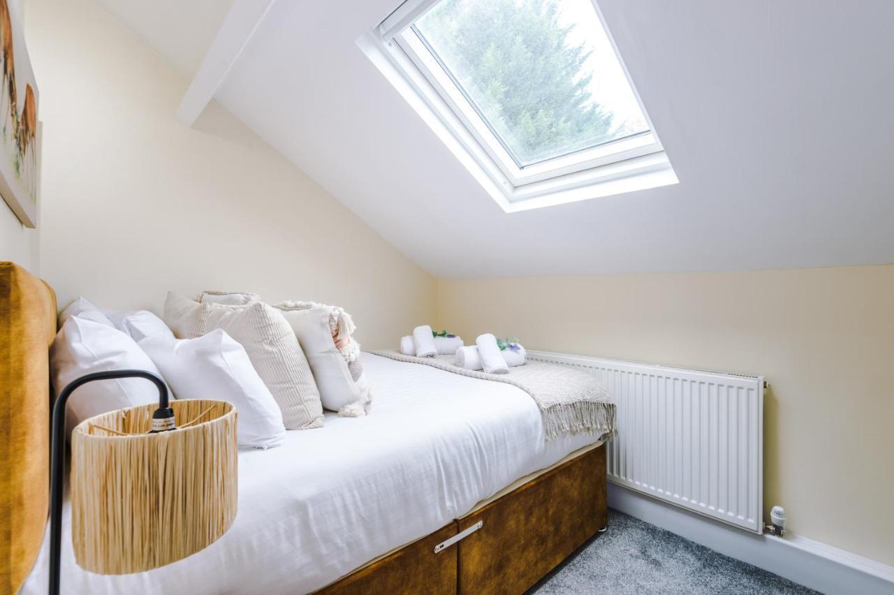Charming 3-Bed Cottage In Chester, Ideal For Families & Workers, Free Parking - Sleeps 7 エクステリア 写真