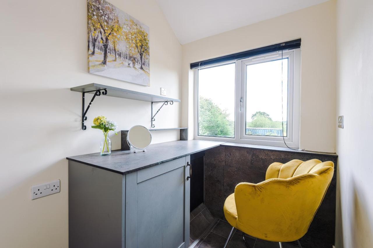Charming 3-Bed Cottage In Chester, Ideal For Families & Workers, Free Parking - Sleeps 7 エクステリア 写真