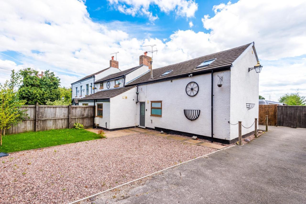 Charming 3-Bed Cottage In Chester, Ideal For Families & Workers, Free Parking - Sleeps 7 エクステリア 写真