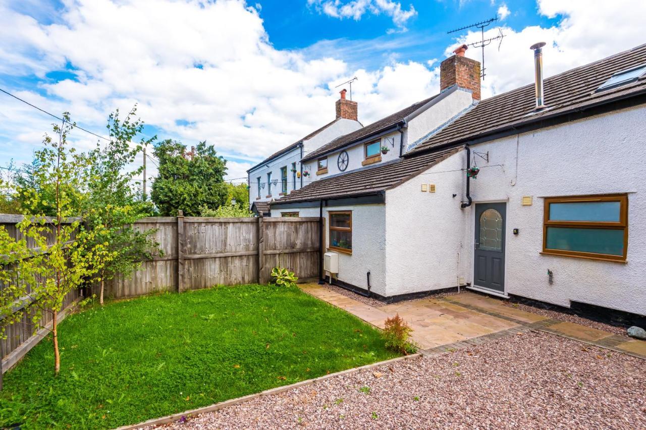 Charming 3-Bed Cottage In Chester, Ideal For Families & Workers, Free Parking - Sleeps 7 エクステリア 写真