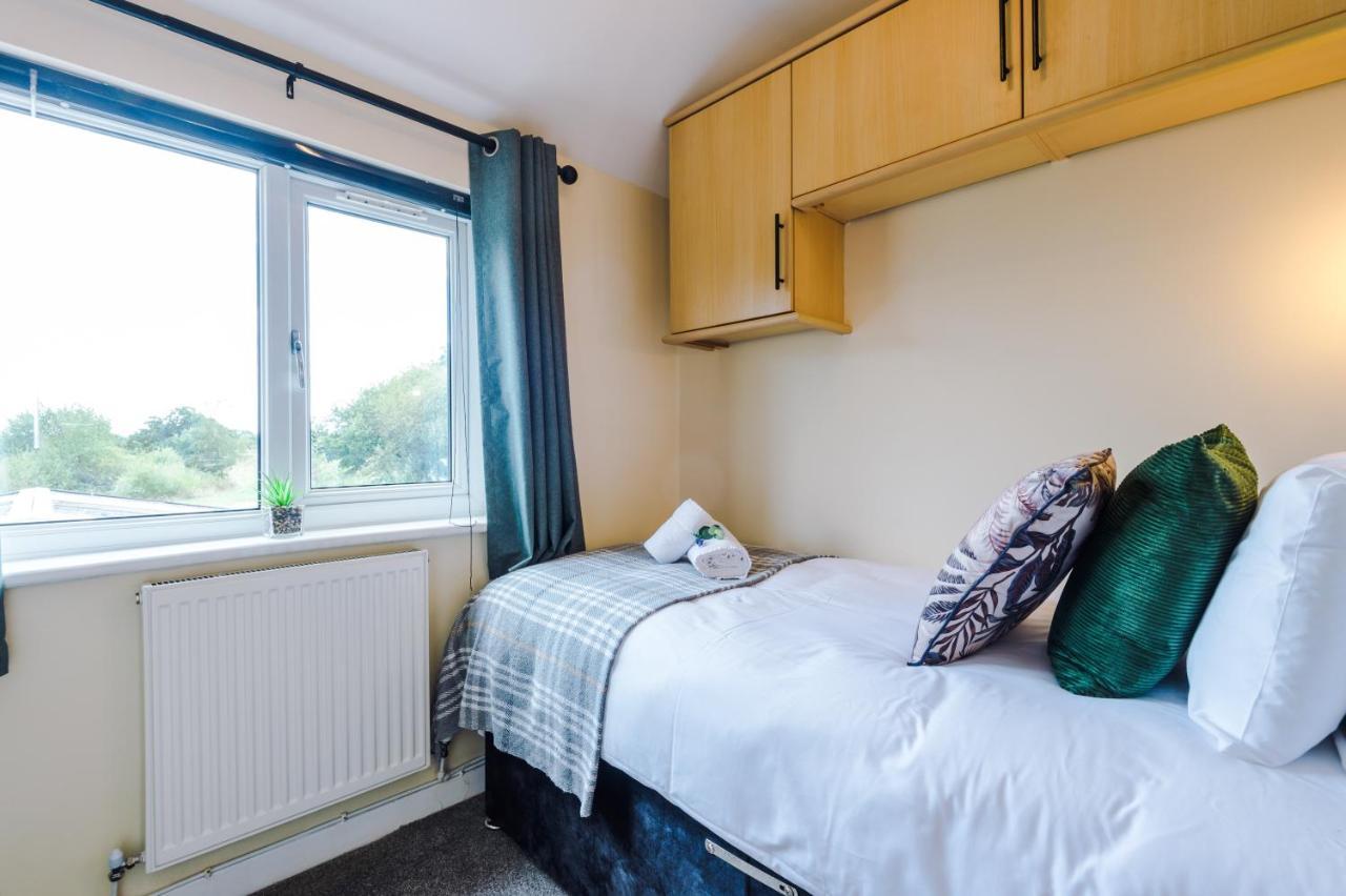 Charming 3-Bed Cottage In Chester, Ideal For Families & Workers, Free Parking - Sleeps 7 エクステリア 写真