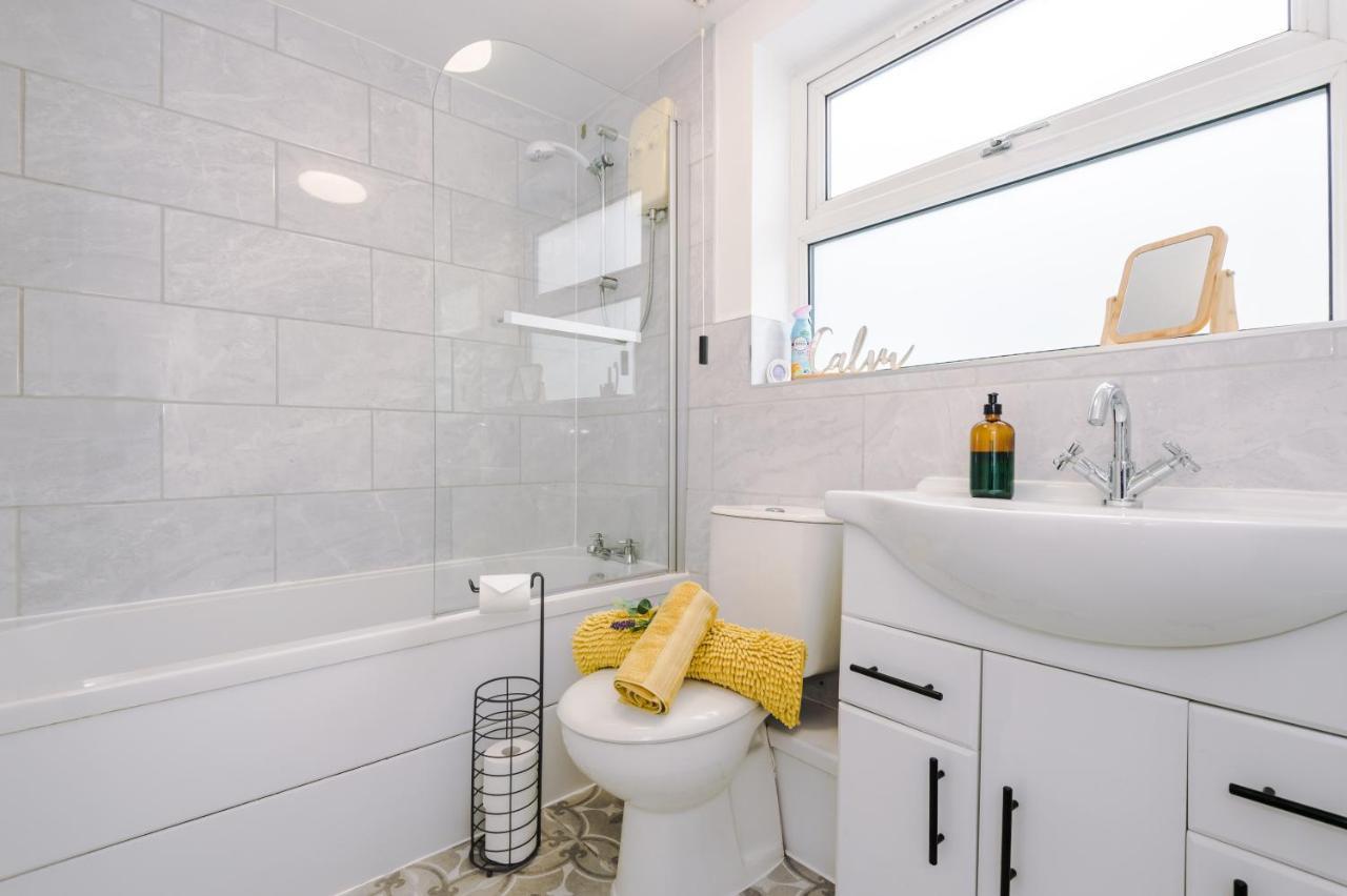 Charming 3-Bed Cottage In Chester, Ideal For Families & Workers, Free Parking - Sleeps 7 エクステリア 写真