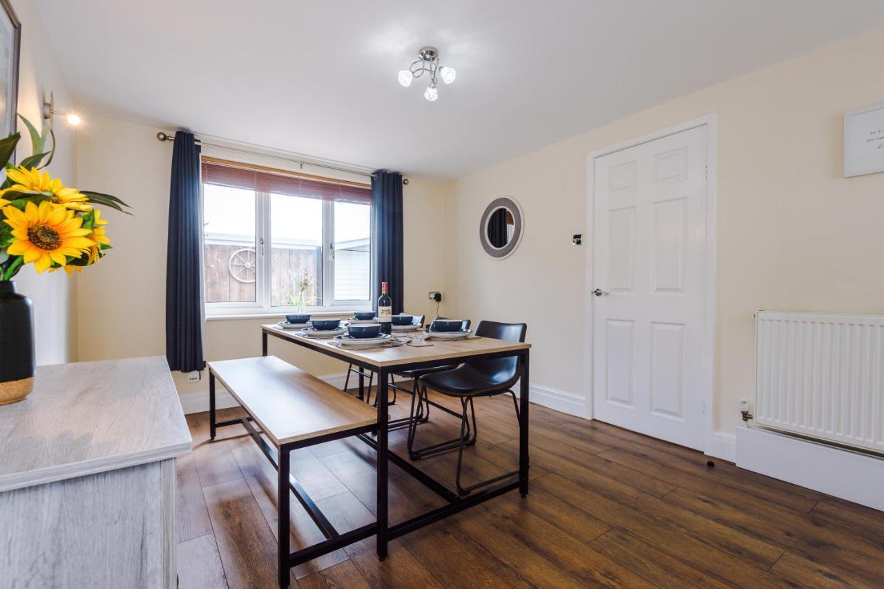 Charming 3-Bed Cottage In Chester, Ideal For Families & Workers, Free Parking - Sleeps 7 エクステリア 写真