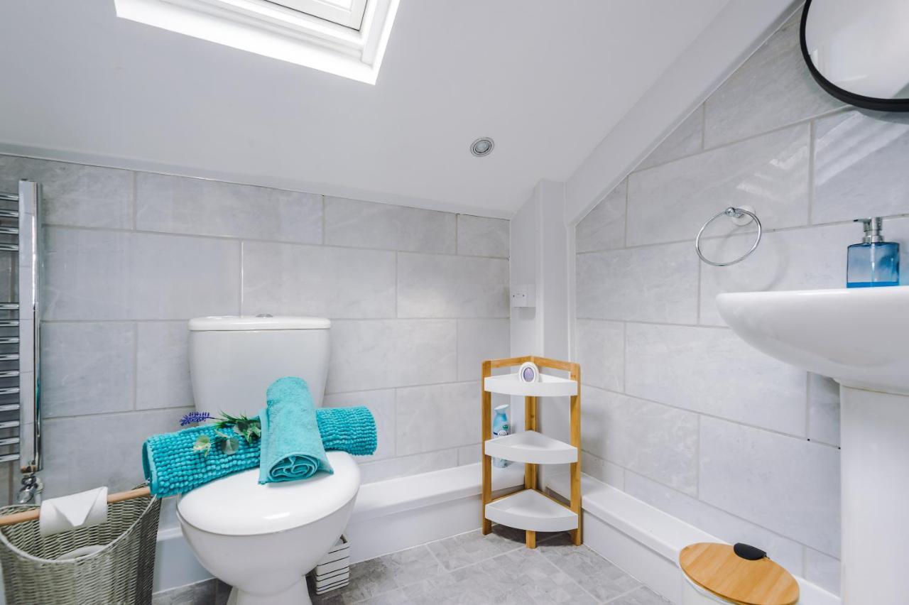 Charming 3-Bed Cottage In Chester, Ideal For Families & Workers, Free Parking - Sleeps 7 エクステリア 写真