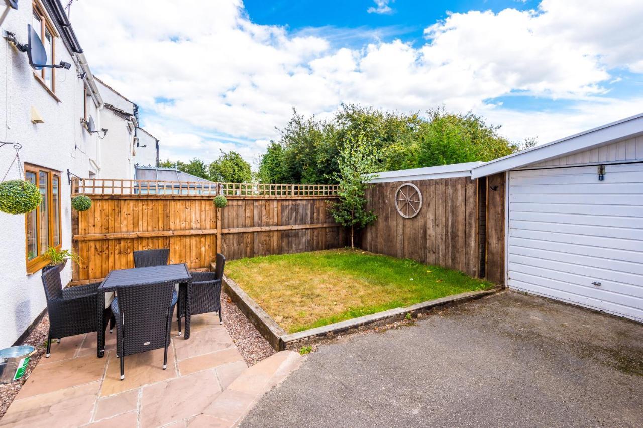 Charming 3-Bed Cottage In Chester, Ideal For Families & Workers, Free Parking - Sleeps 7 エクステリア 写真